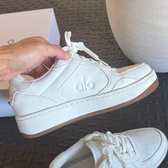 ALO Yoga White recovery mode Sneakers - Picture 6 of 9